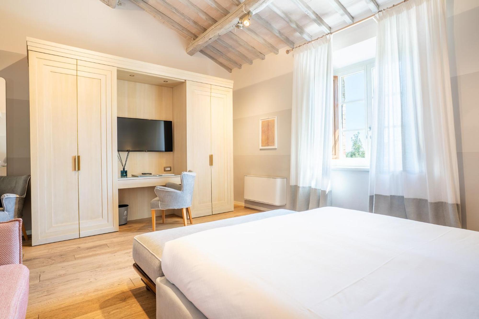Deluxe King Size Double Room view