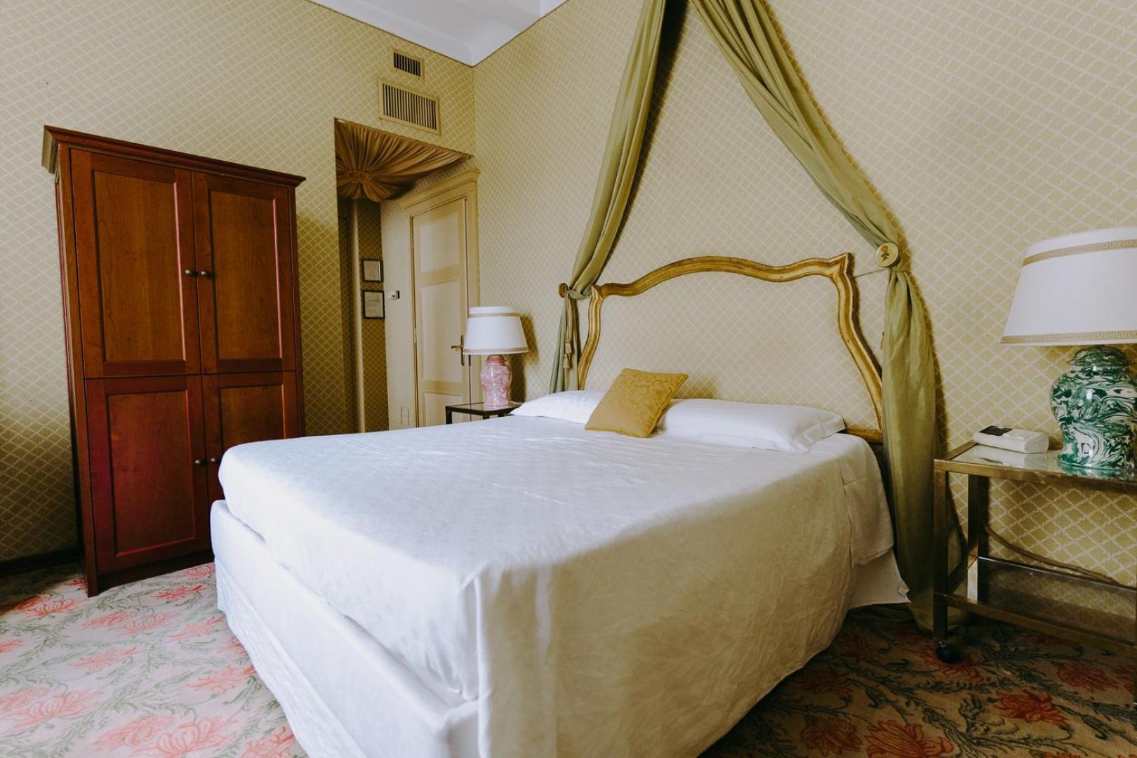 Deluxe Room,1766131126:JPEG