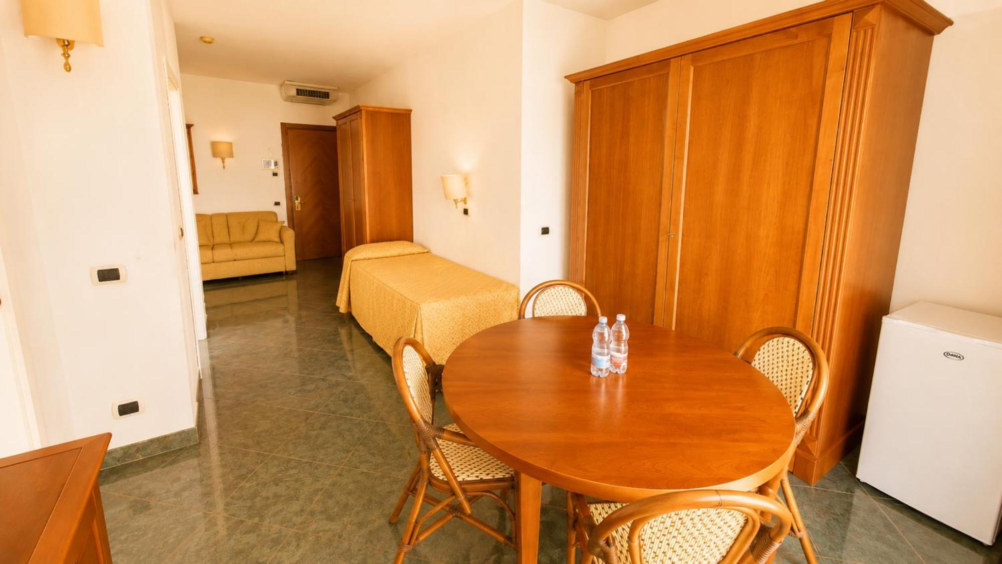 One-Bedroom Apartment,1770476632:JPEG