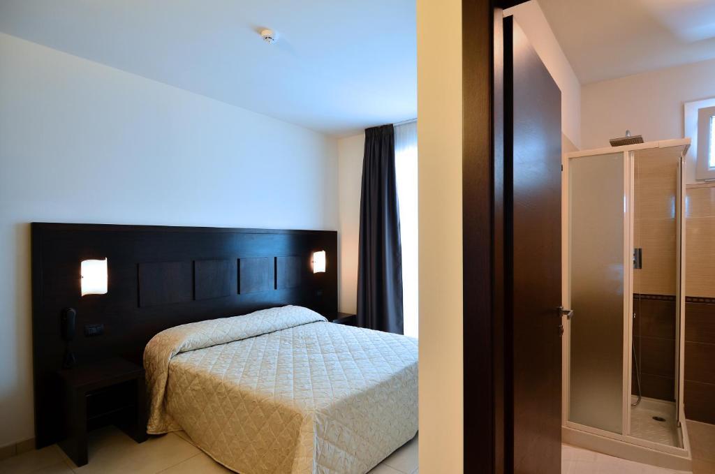 Standard Double Room,18673391:JPEG