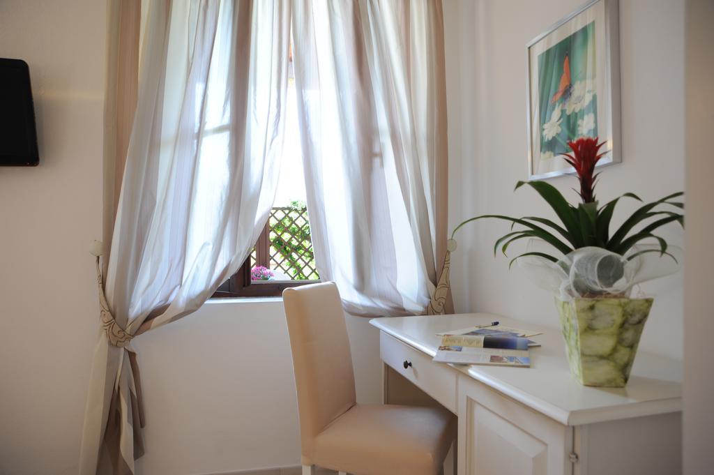 Doppelzimmer mit Balkon und Meerblick