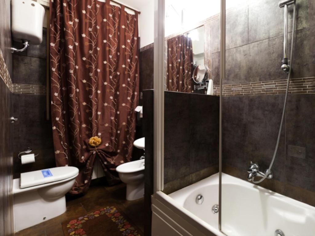 Double Room with Spa Bath,110463126:JPEG