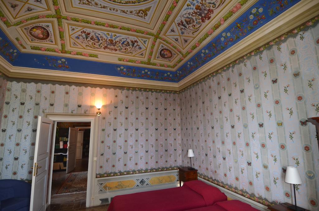 Doppel-/Zweibettzimmer mit privatem, externem Bad