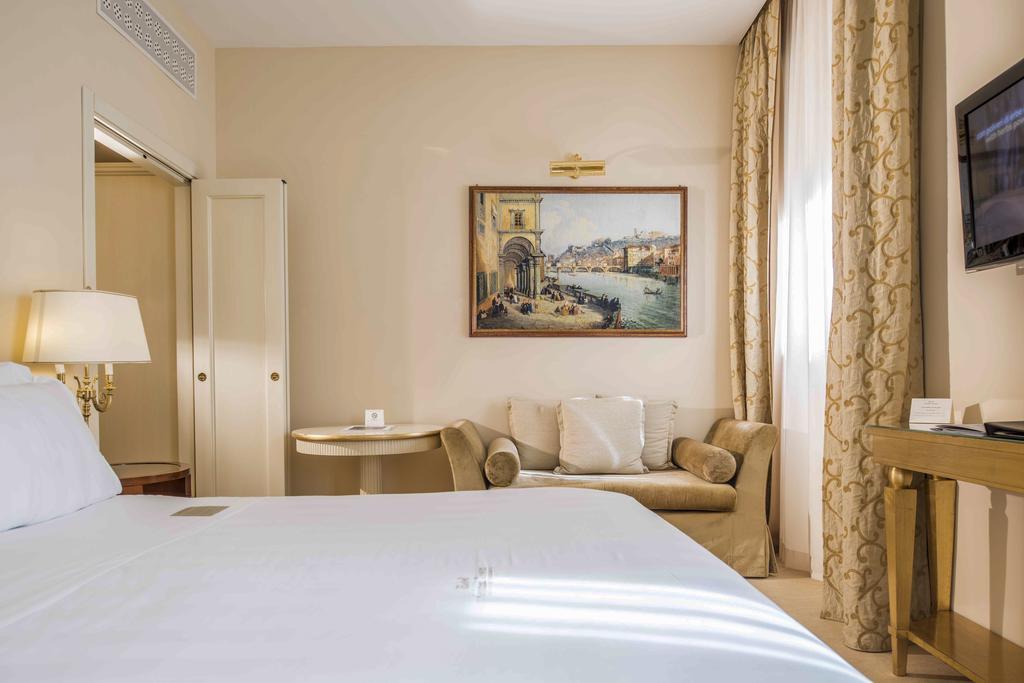 Quarto Deluxe com Cama de Casal ou 2 de Solteiro