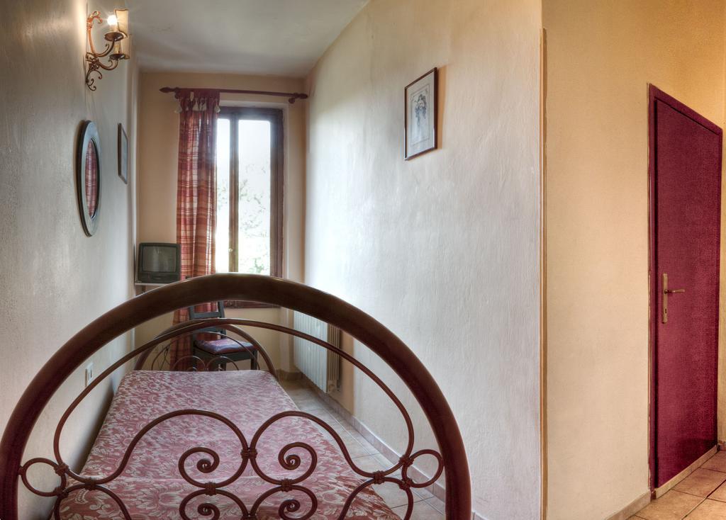 Single Room,832094810:JPEG