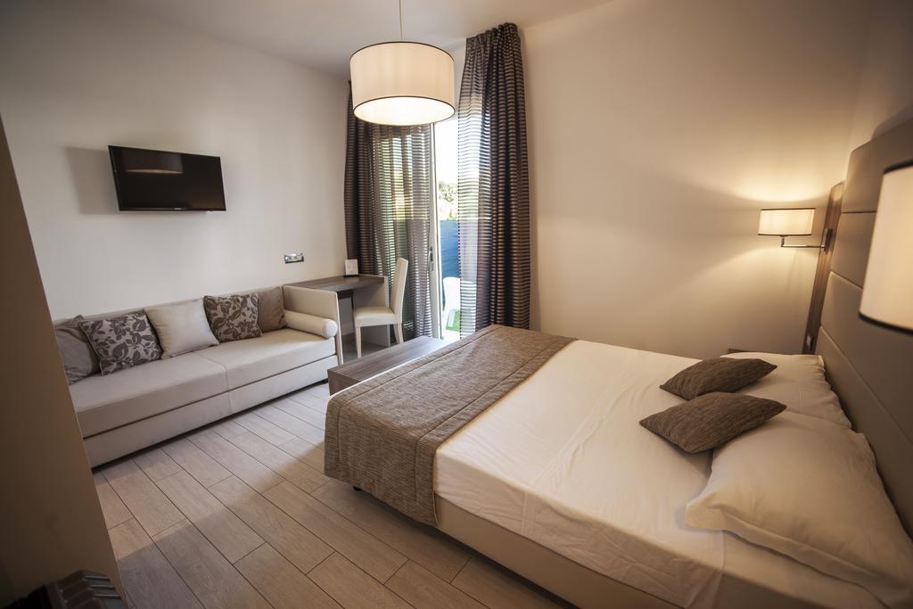 Triple Room Garden View Ground Floor Beach Access,1615390217:JPEG