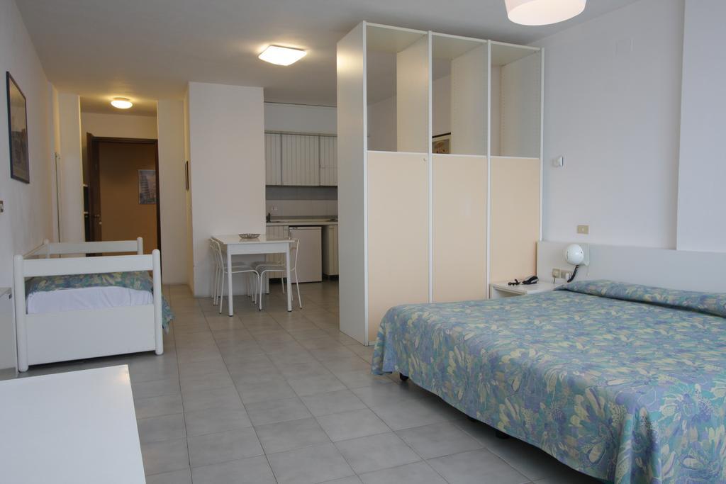Two-Room Apartment,693831186:JPEG