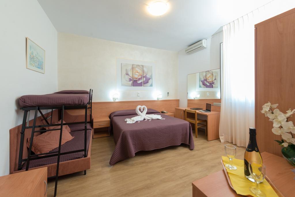 Family Room with Balcony,681619578:JPEG