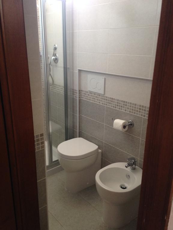 Small Double Room,1260347479:JPEG