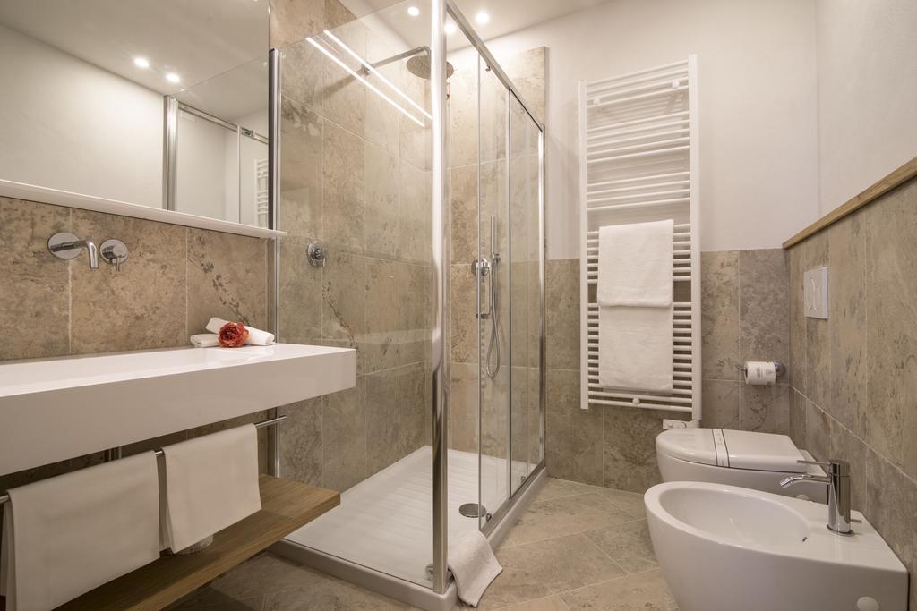 Double  or Twin Room with Square View,1237910554:JPEG