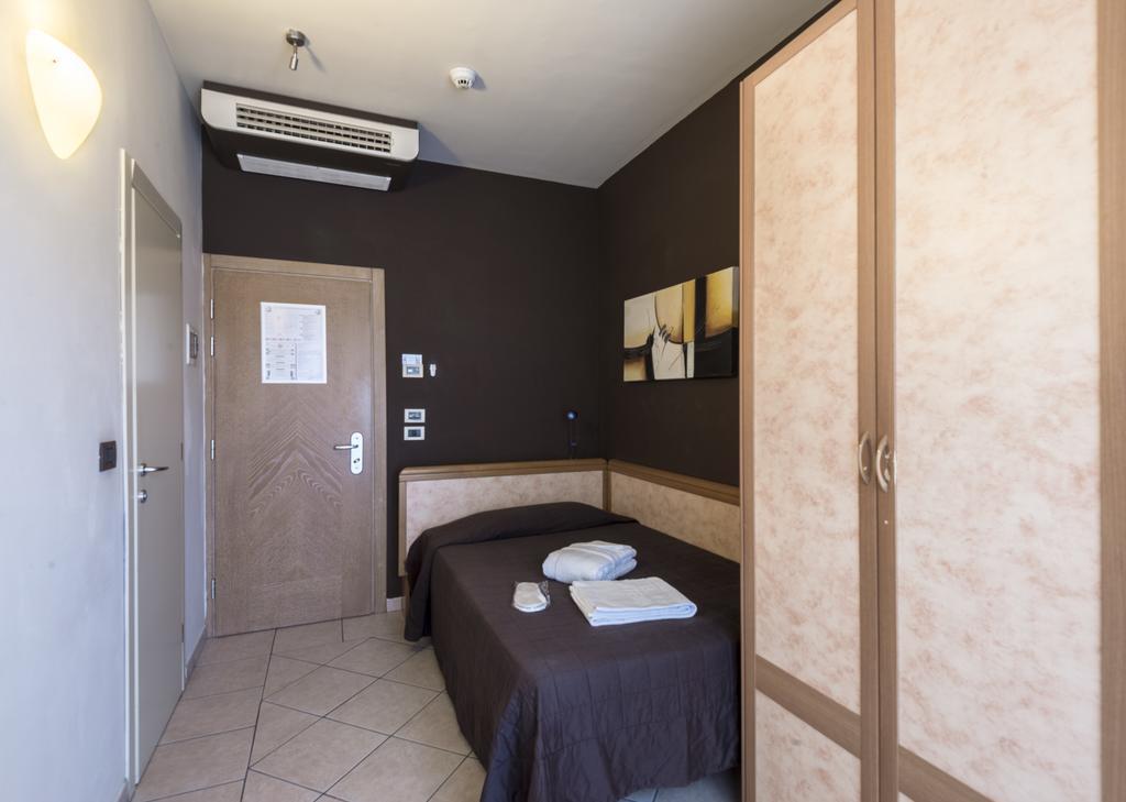 Single Room,915786106:JPEG