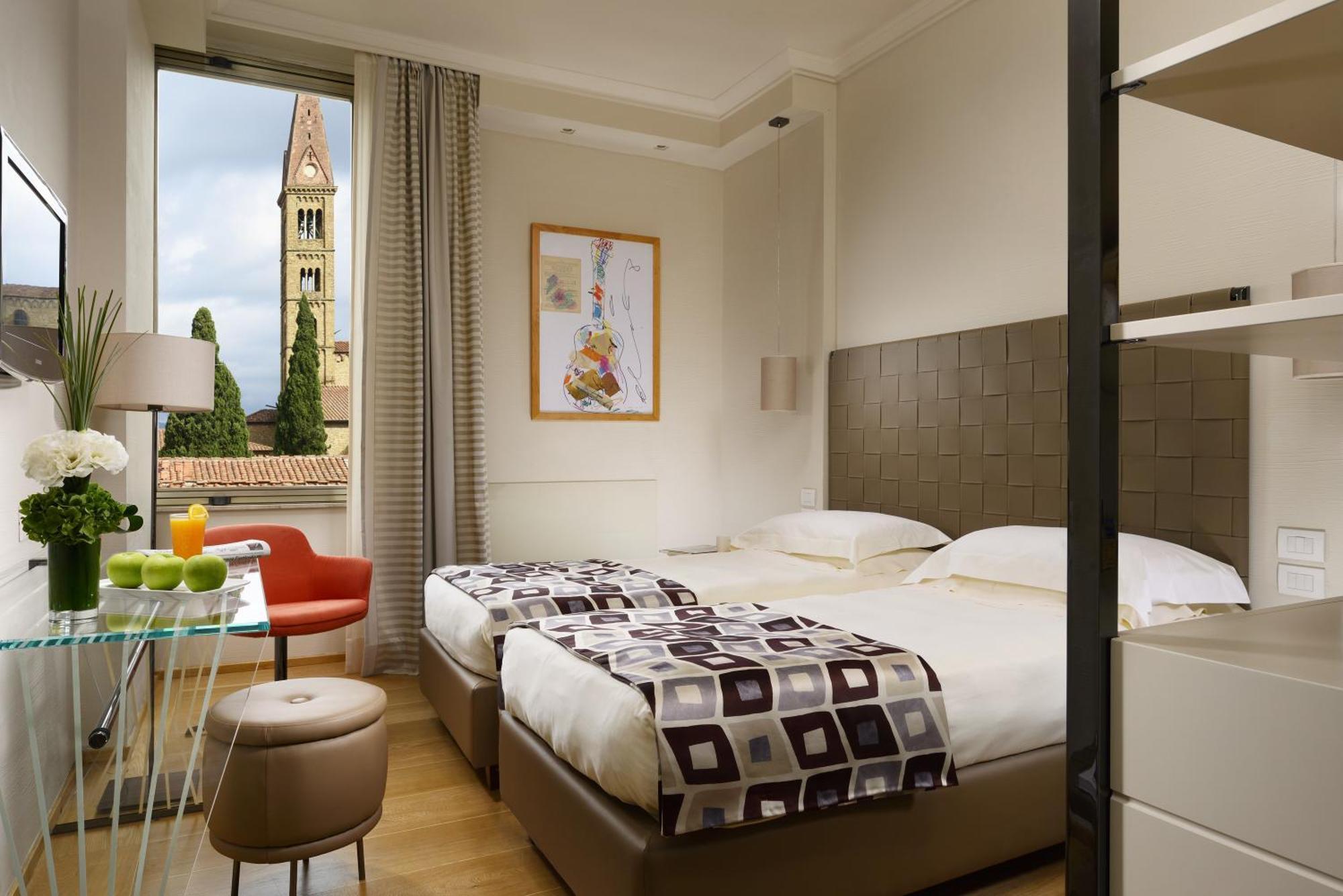 Quarto Clássico com Cama de Casal ou 2 de Solteiro