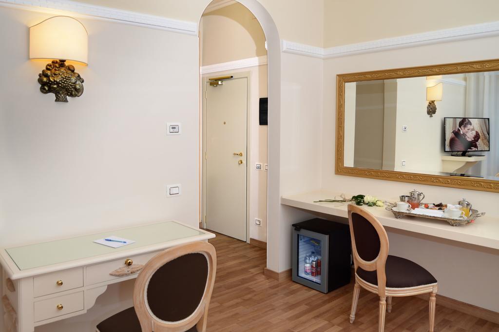 Superior Family Room - Accessible,464055312:JPEG