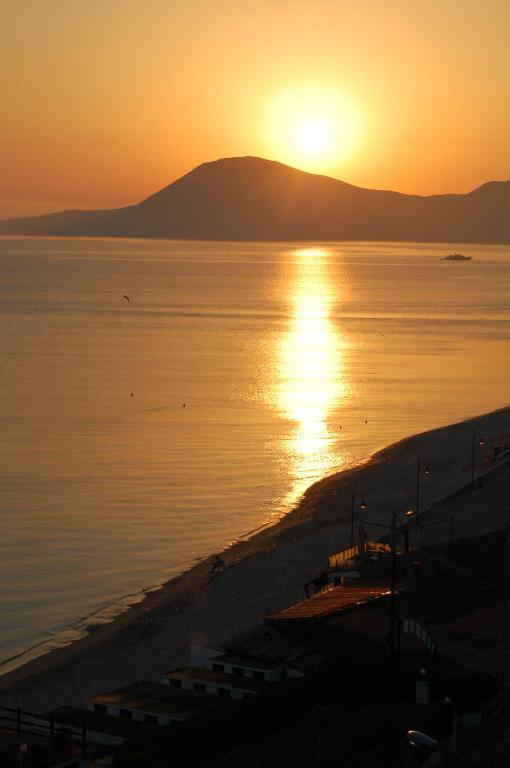 Double or Twin Room with Balcony and Sea View,46678336:JPEG