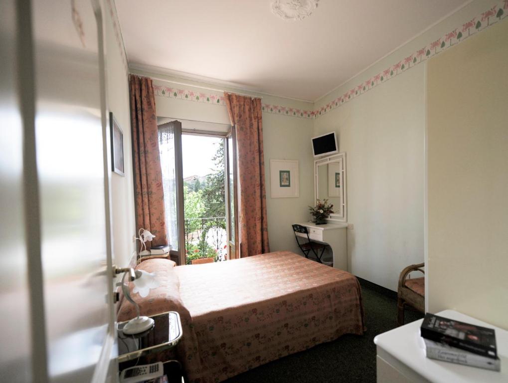Small Double Room,52749349:JPEG