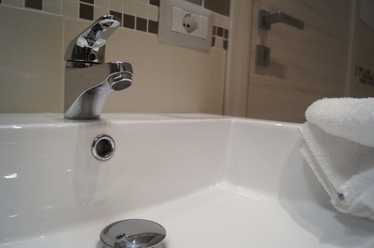 Single Room Private External Bathroom,1611176943:JPEG
