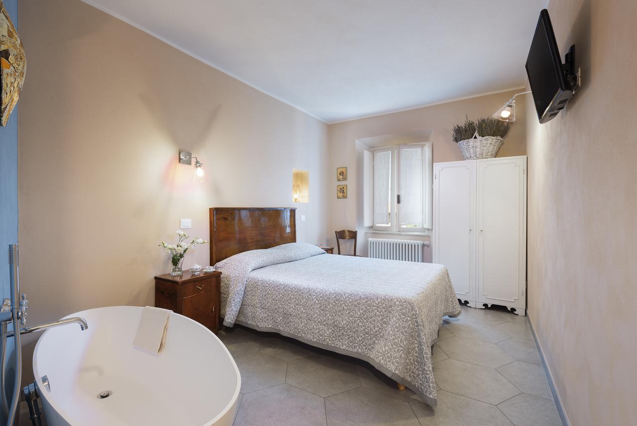 Deluxe Double Room Bath