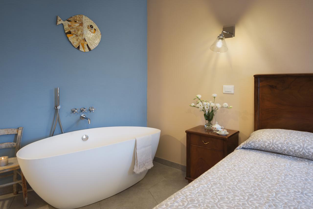 Deluxe Double Room Bath