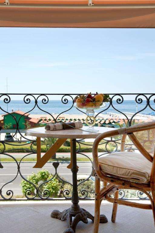 Classic Double or Twin Room with Sea View