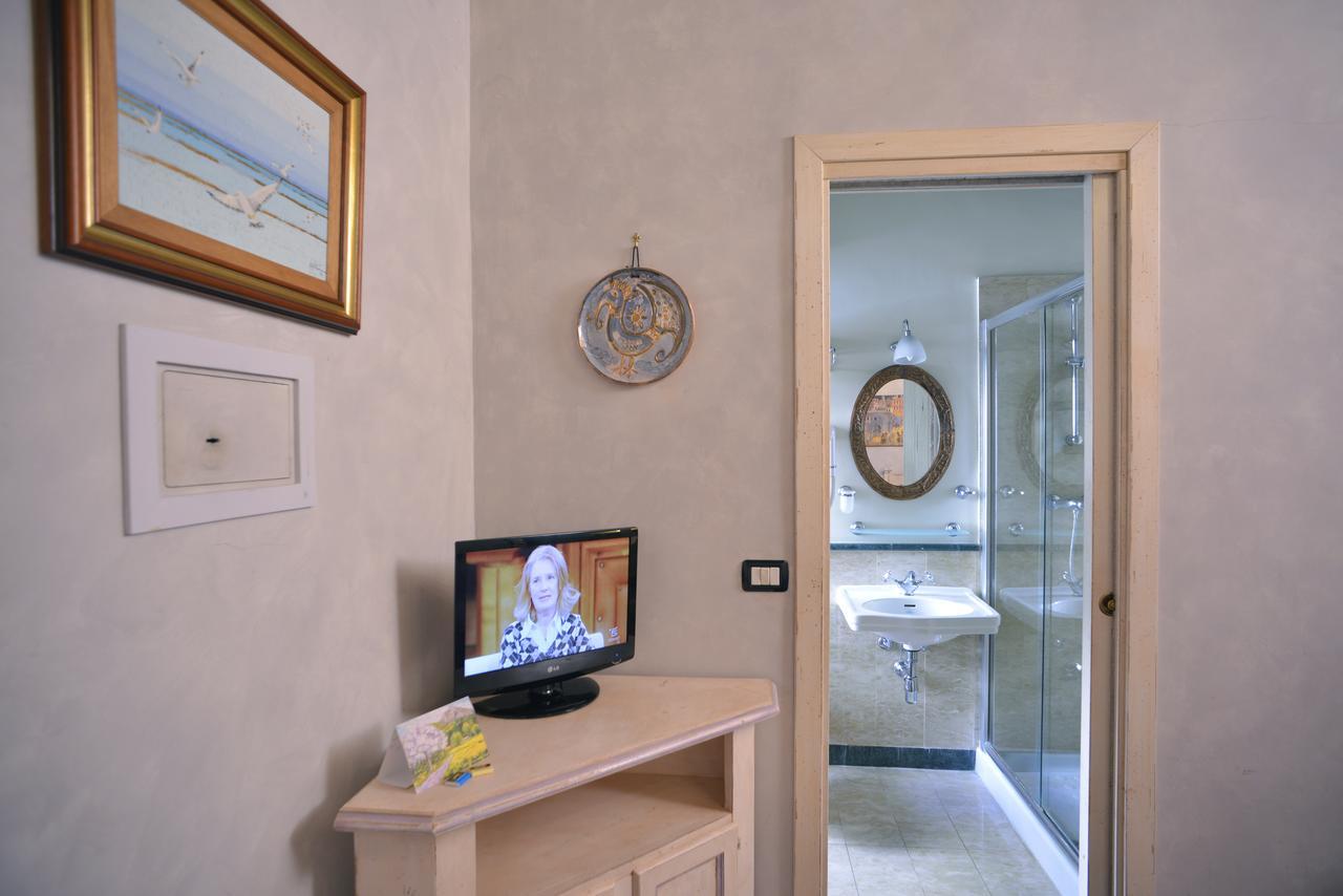 Double or Twin Room Private Bathroom