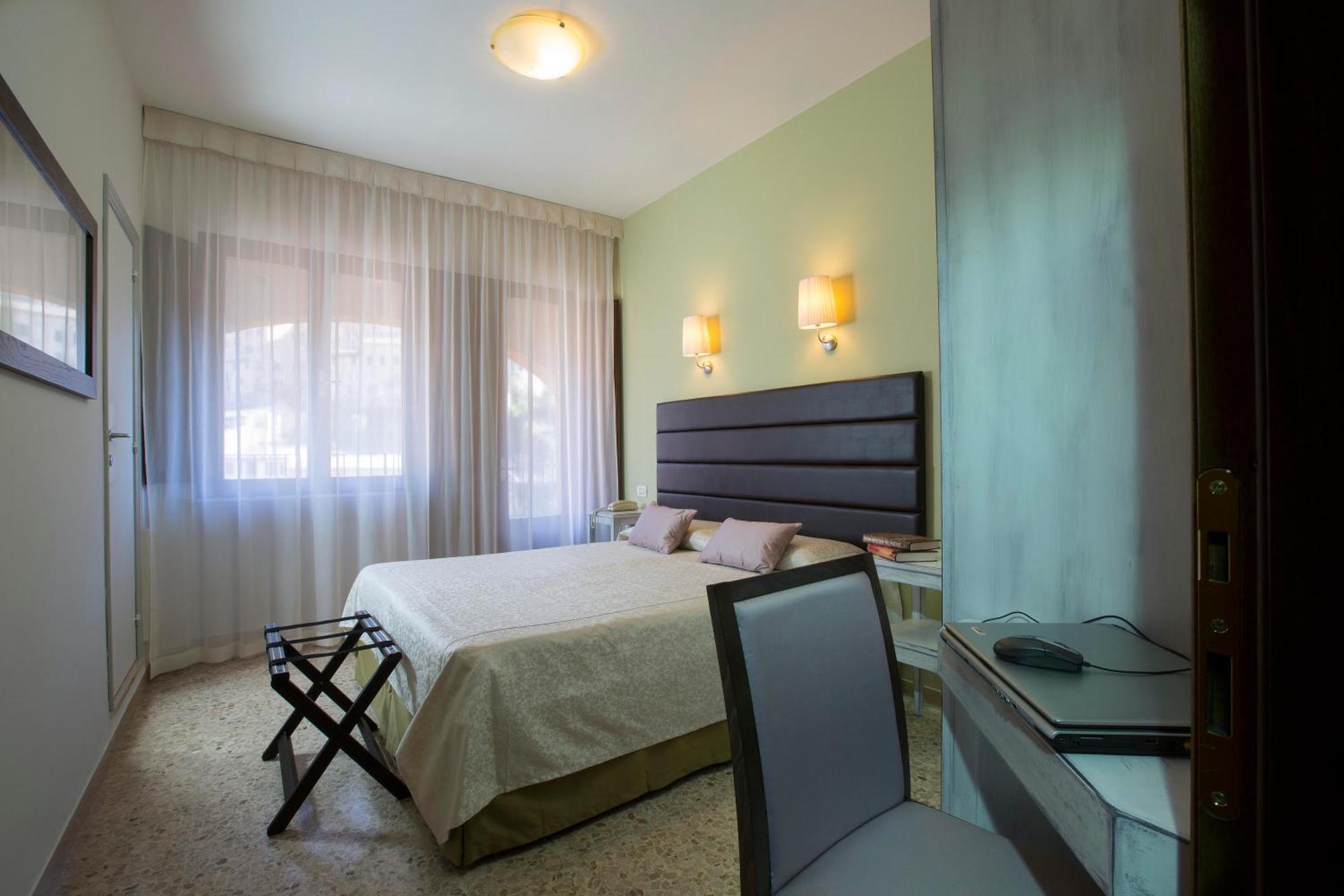 Chambre Double ou Lits Jumeaux Classique – Vue sur Ville
