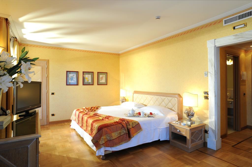 Modern Double Room - Villa Duse,1706779976:JPEG
