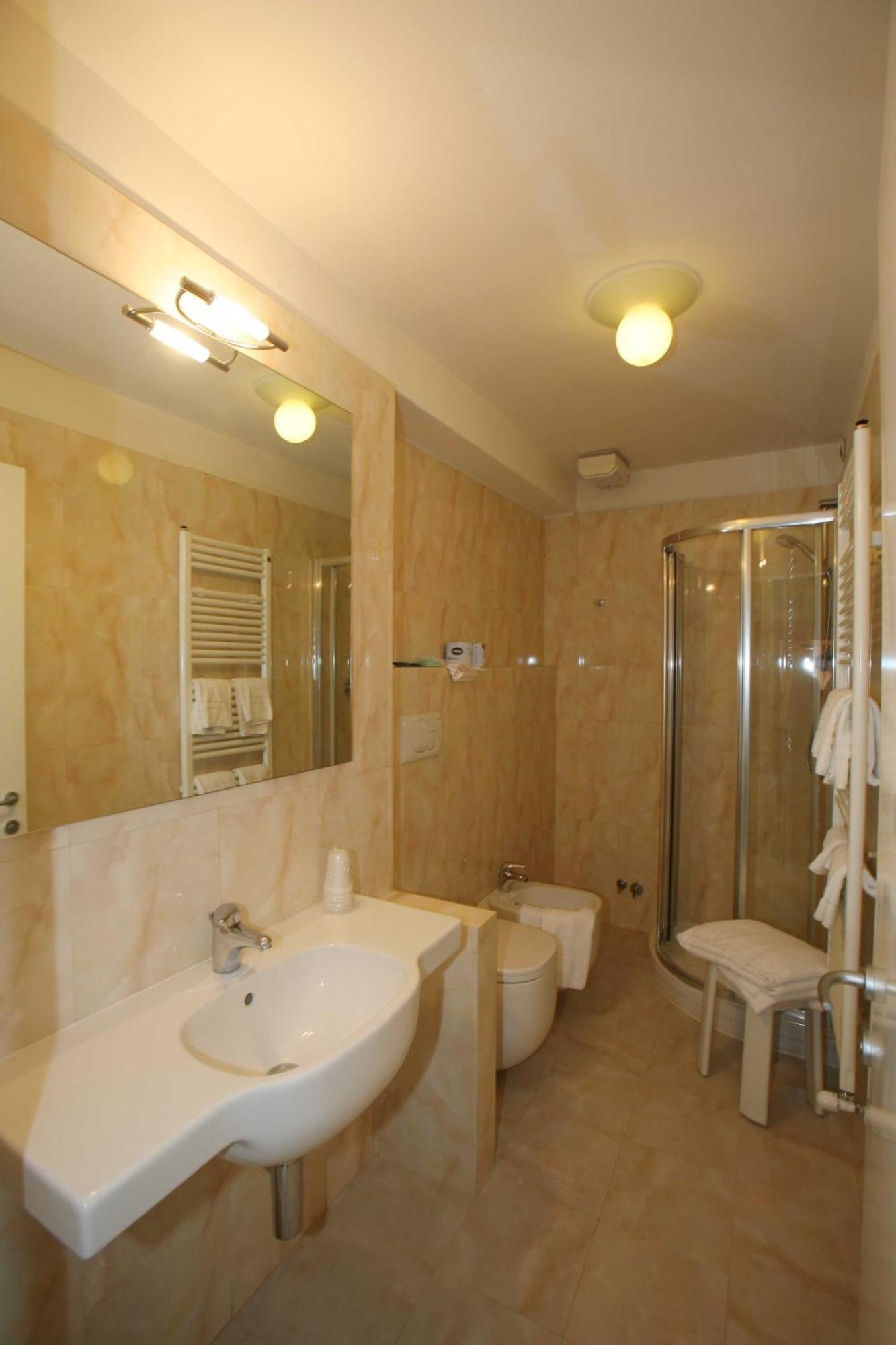 Double Room,738475876:JPEG