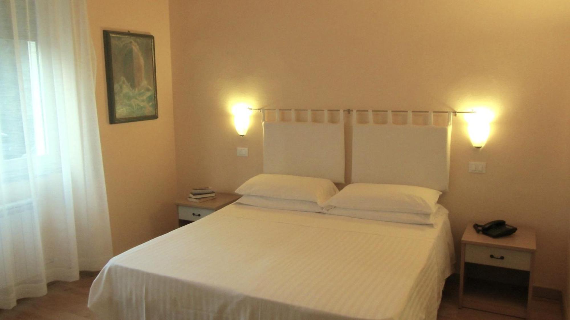 Standard Double or Twin Room,917299345:JPEG