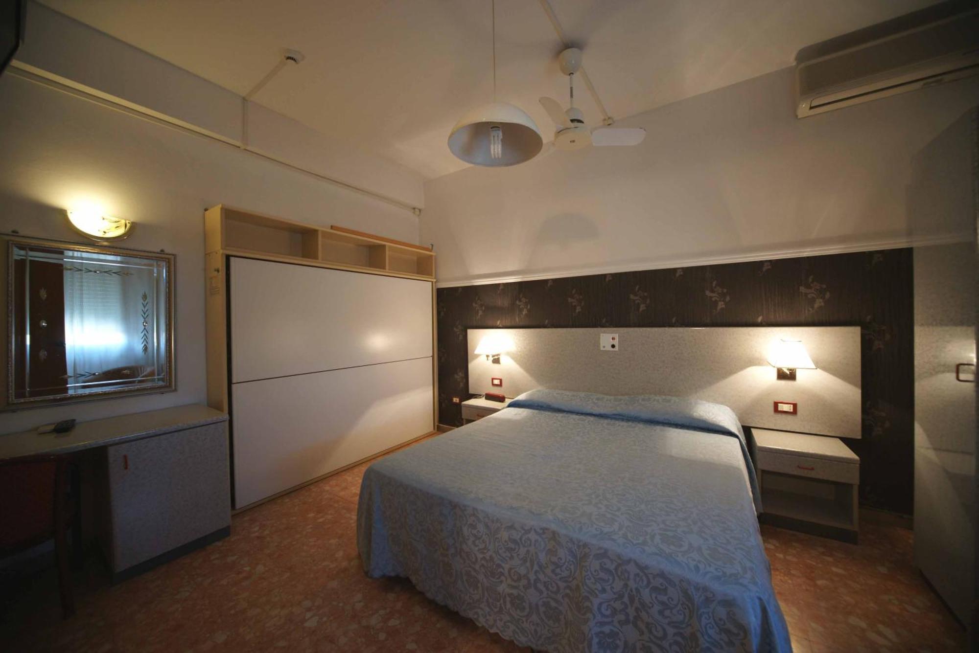 Standard Quadruple Room,685614084:JPEG