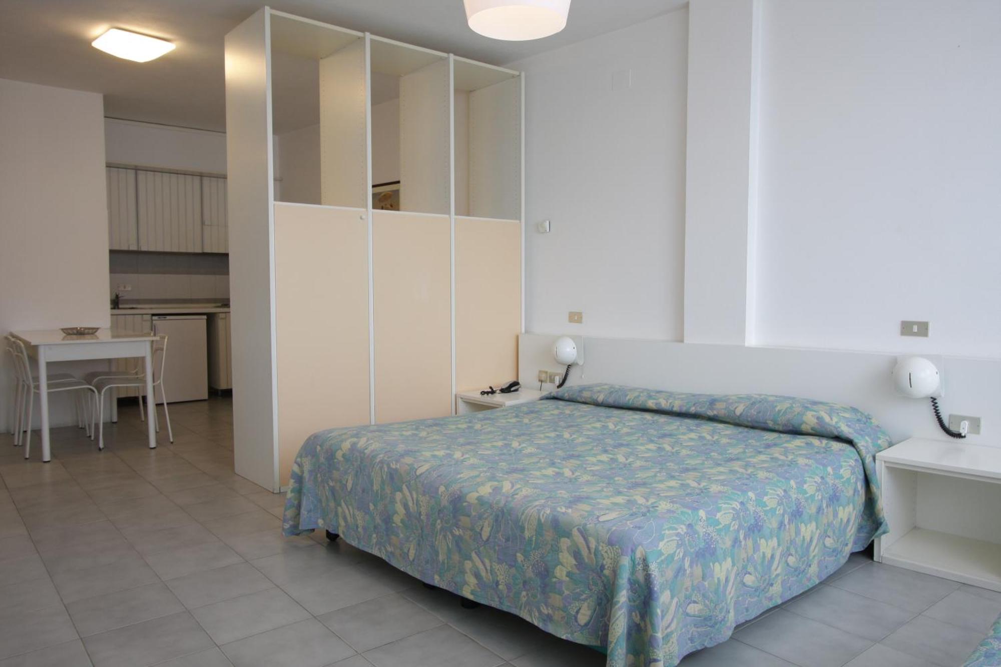 Studio Apartment,412459770:JPEG