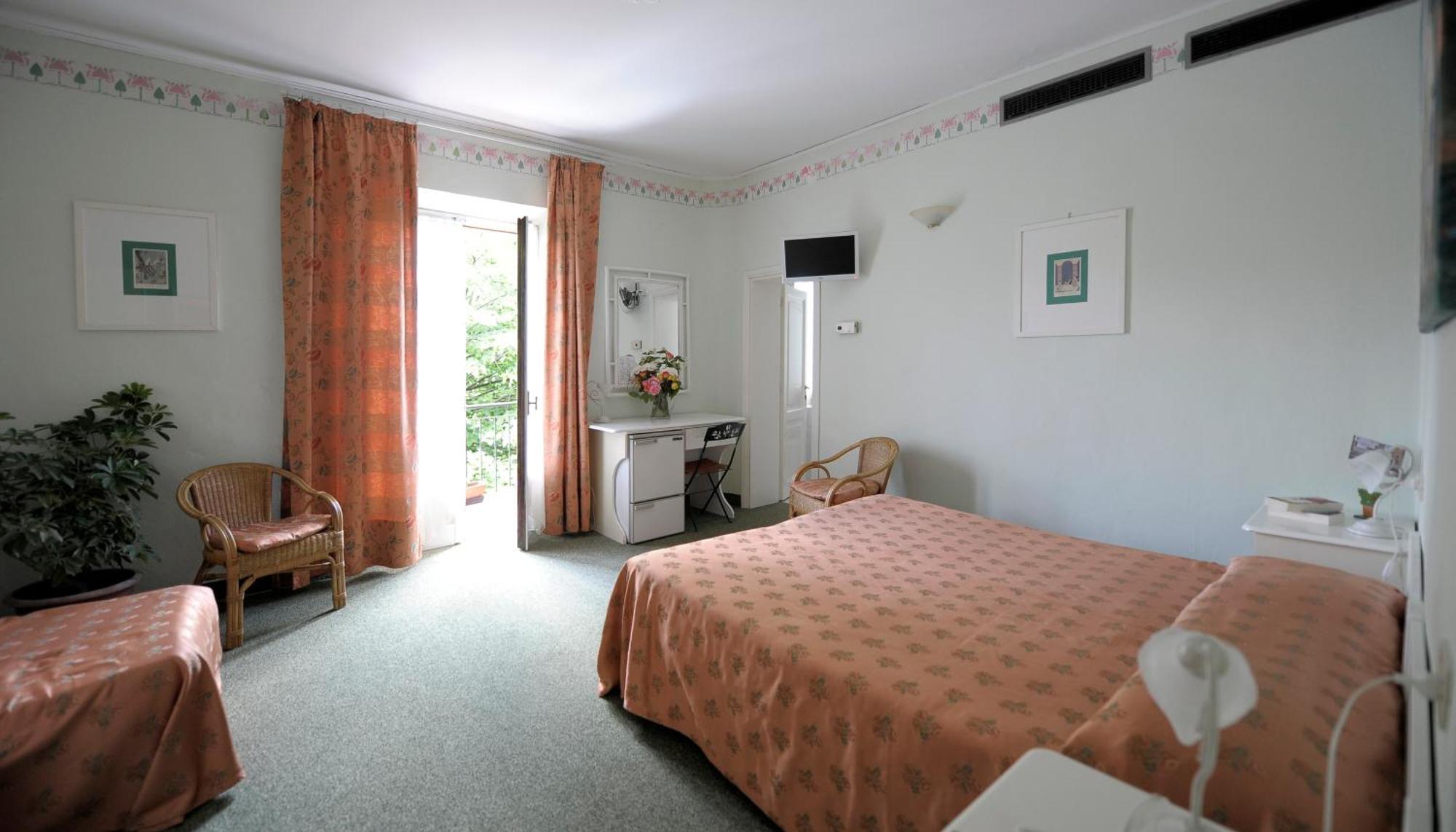 Triple Room,693956970:JPEG