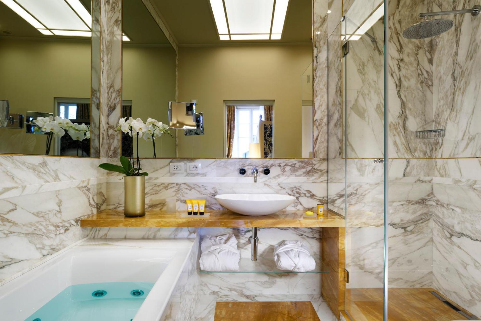 Luxury Suite,1387866596:JPEG