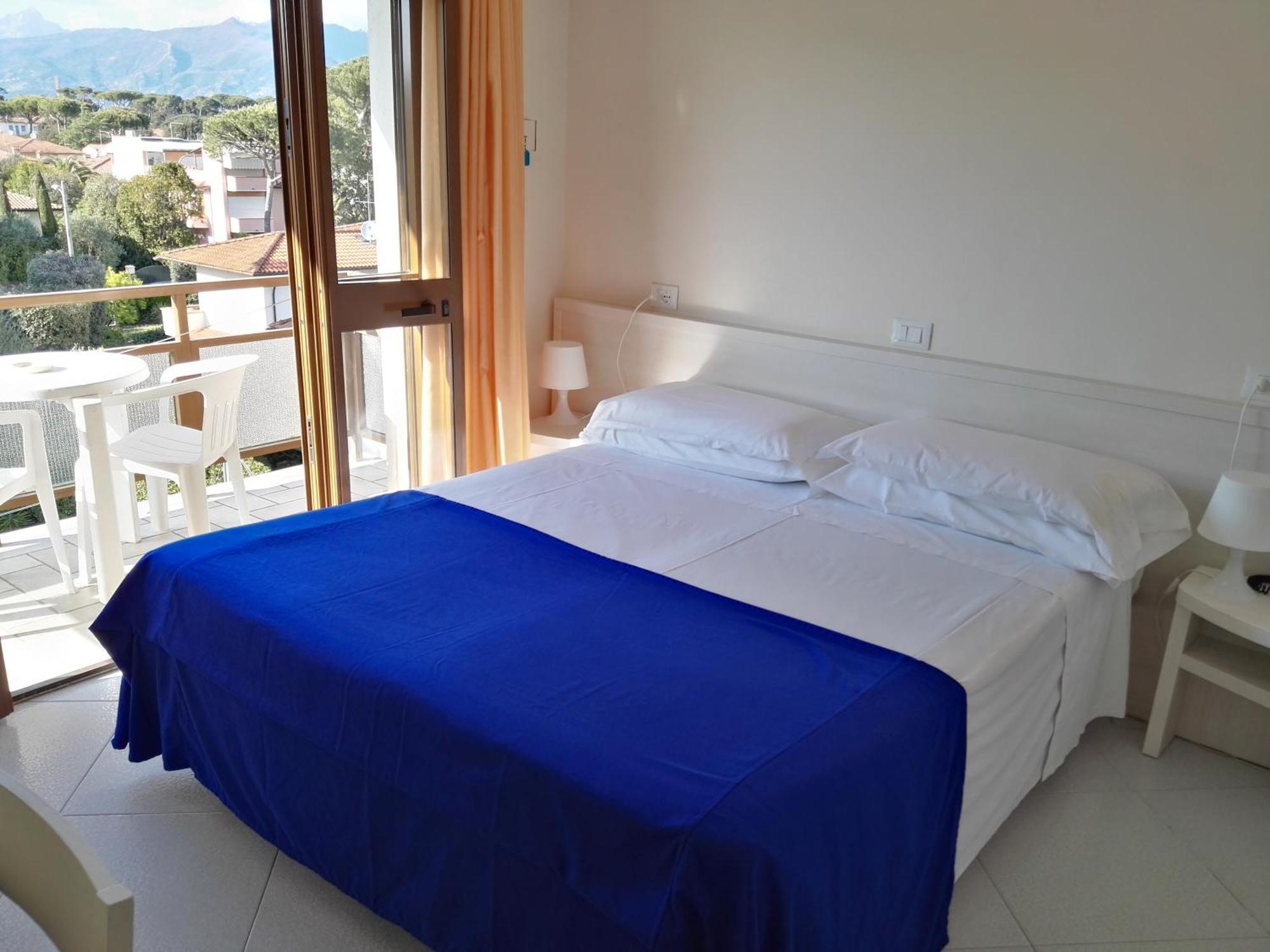 Small Double Room,700644397:JPEG