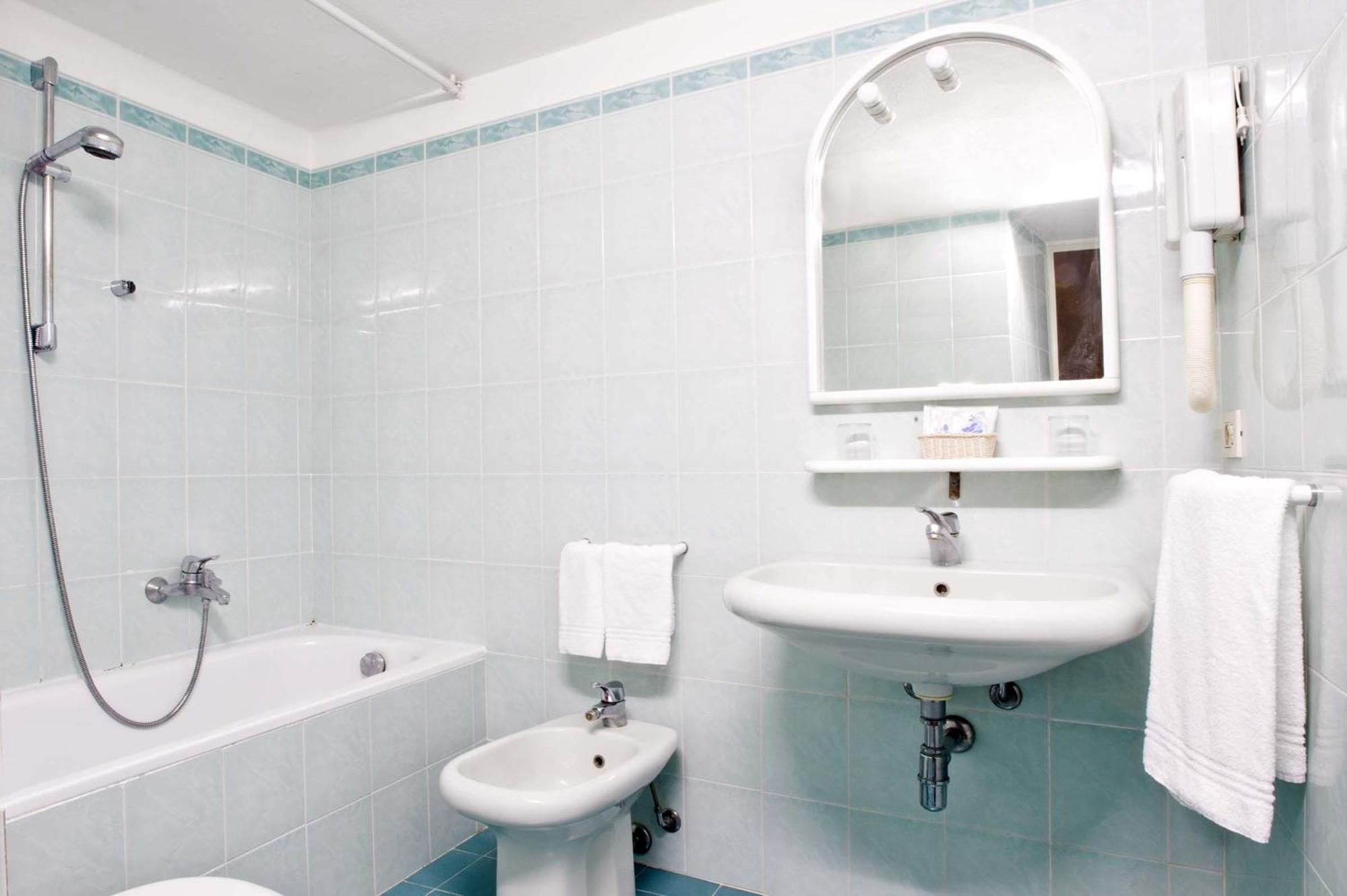 Single Room,705115795:JPEG