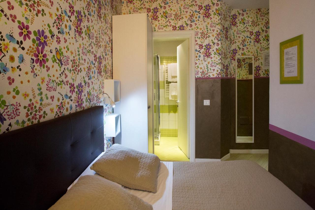 Habitación con cama grande