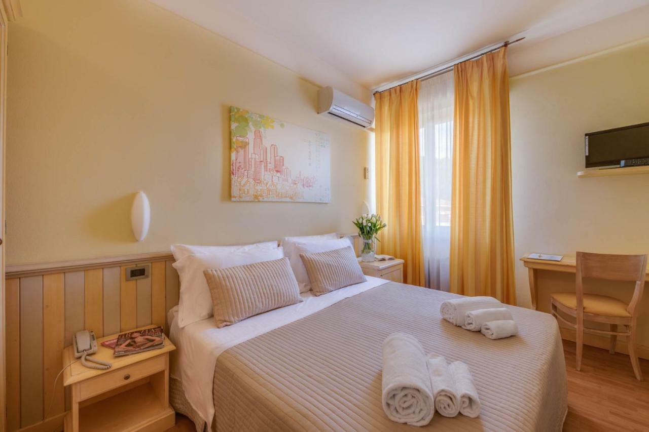 Standard Double or Twin Room,784634337:JPEG
