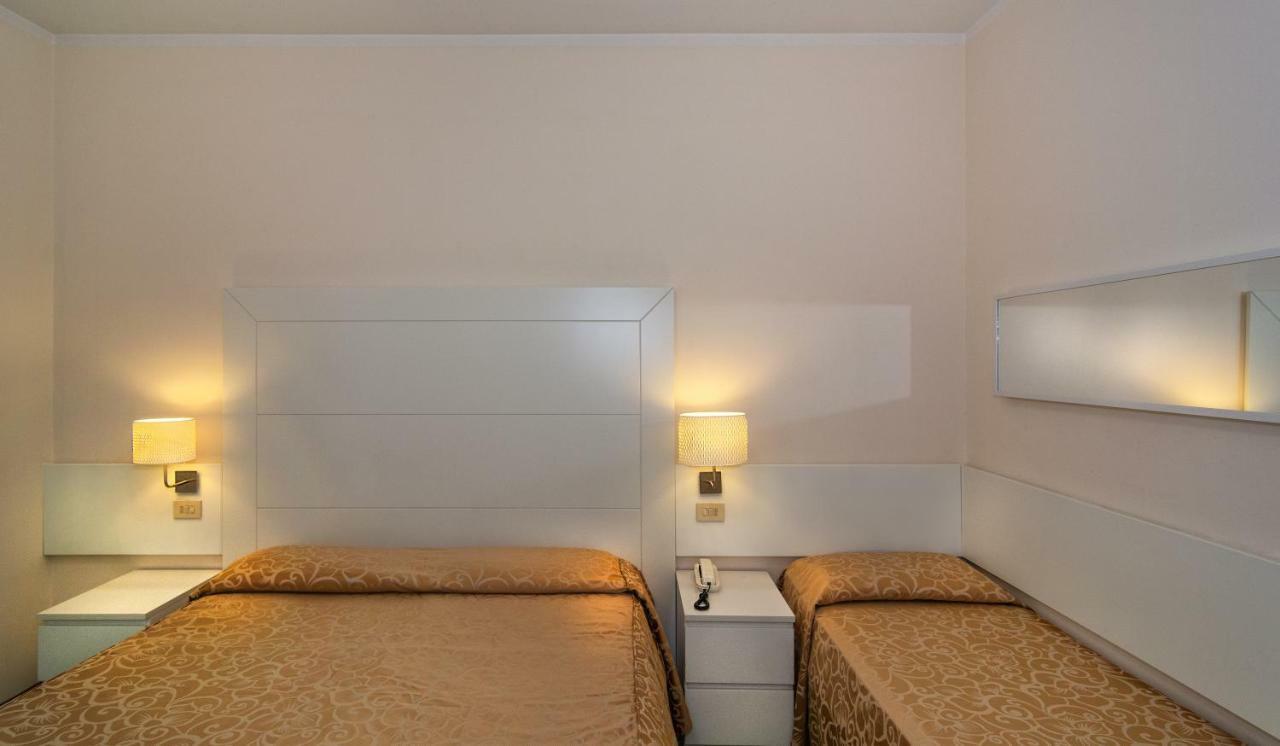 Dreibettzimmer mit Meerblick