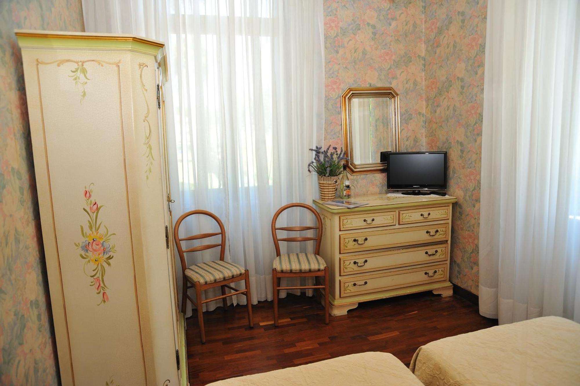 Camera Familiare con Bagno Privato