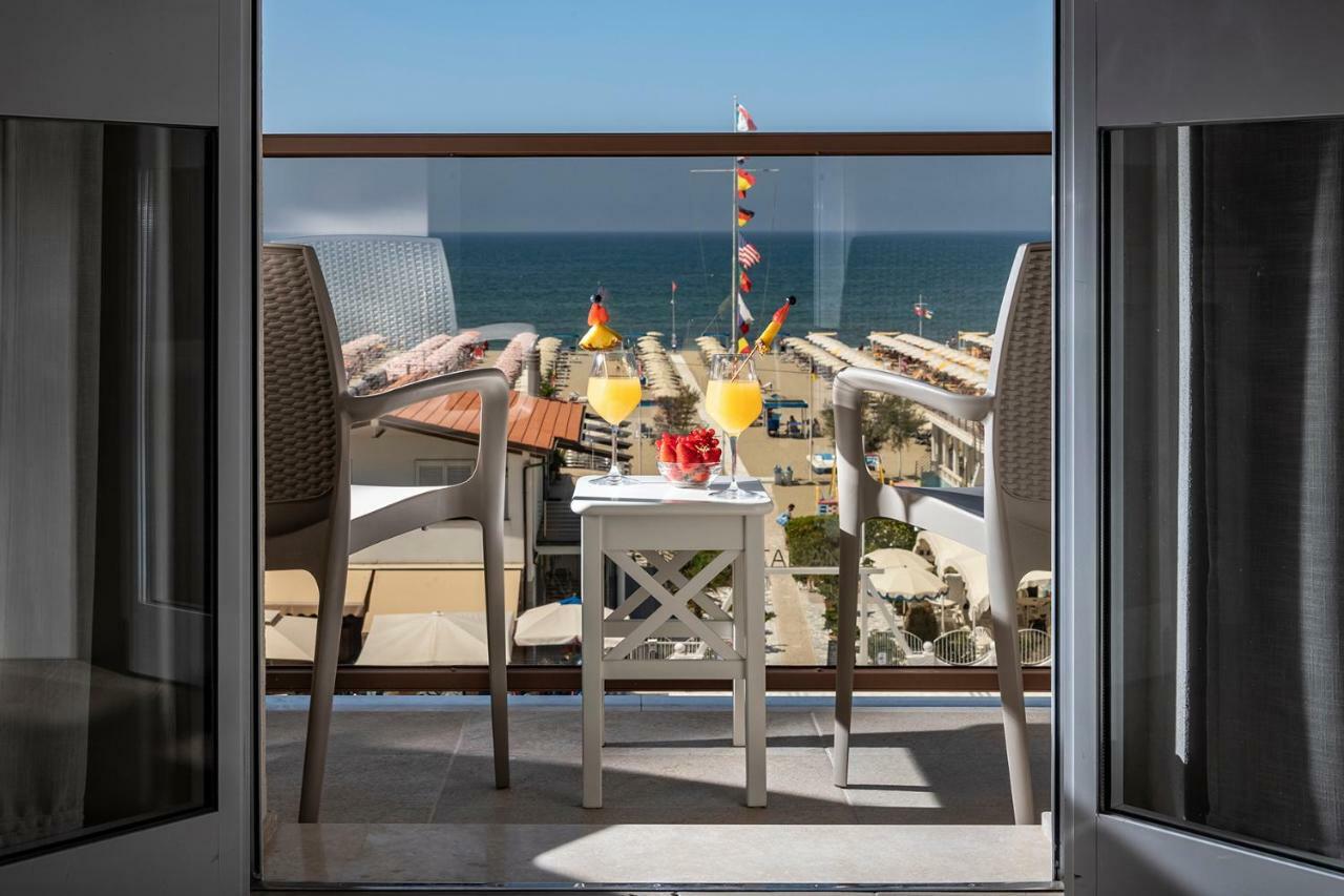 Double or Twin Room with Balcony - Water Front,813302010:JPEG