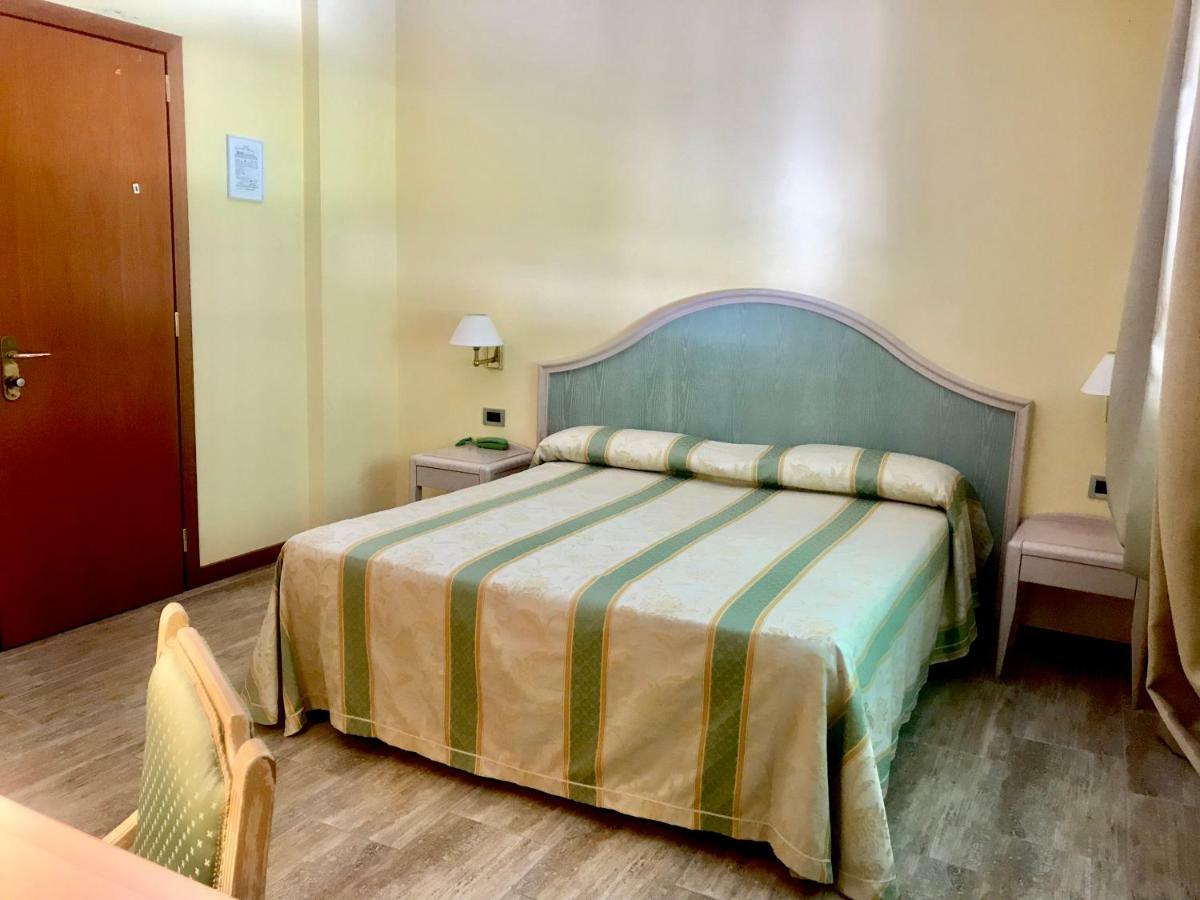 Standard Double Room,831995822:JPEG