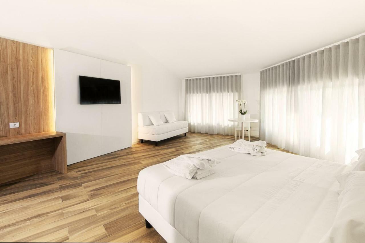 Family Room,1004343855:JPEG