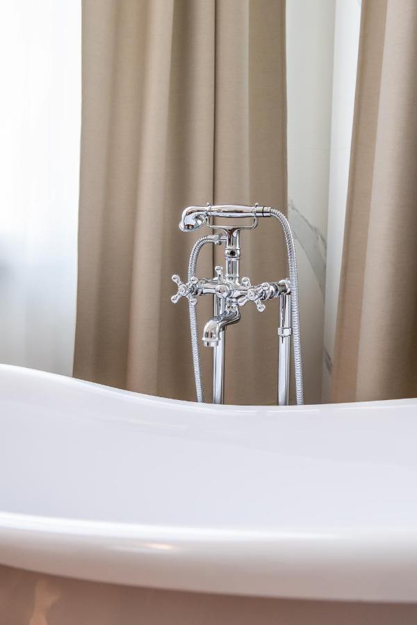 Superior Triple Room Bath