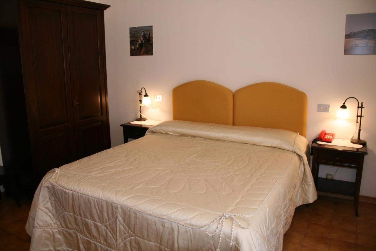 Standard Double or Twin Room,978105286:JPEG
