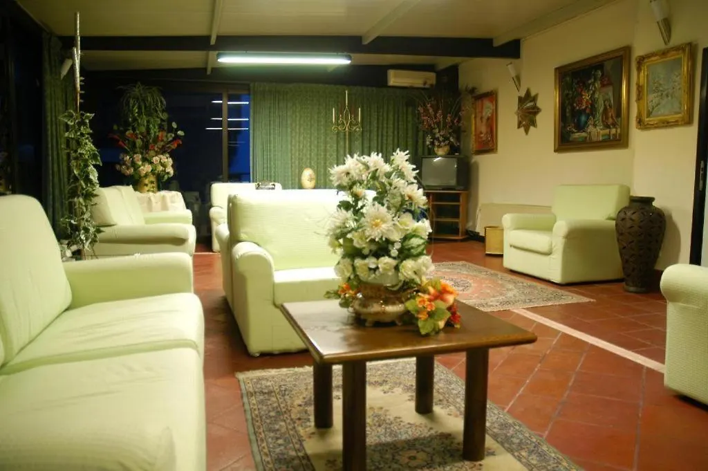 Hotel Flowers-1