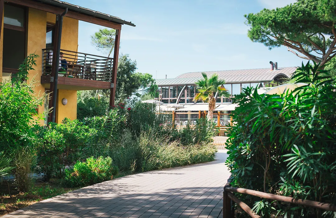 Canado Family Hotel-1
