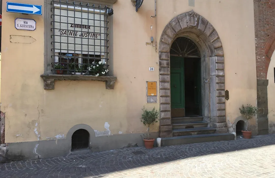 Guest House Santa Giustina Lucca Centro Storico-1