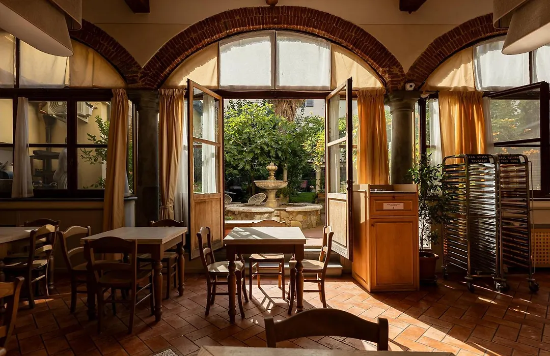 Hostel Archi Rossi-1