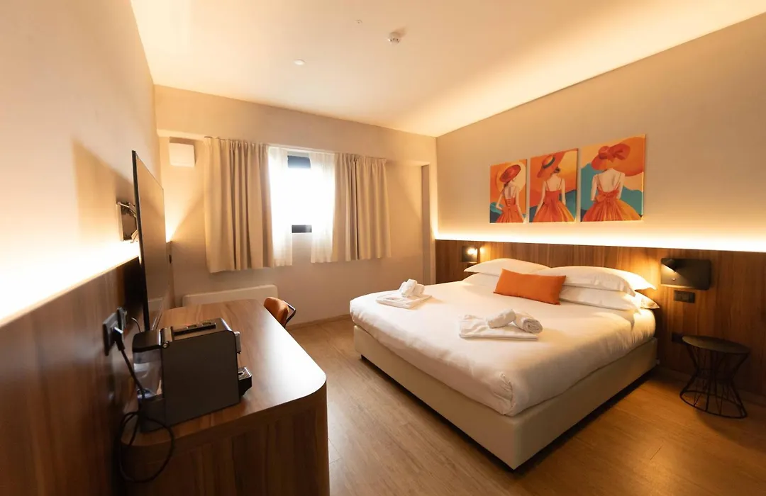 Moody Smart & Comfy Hotel-1