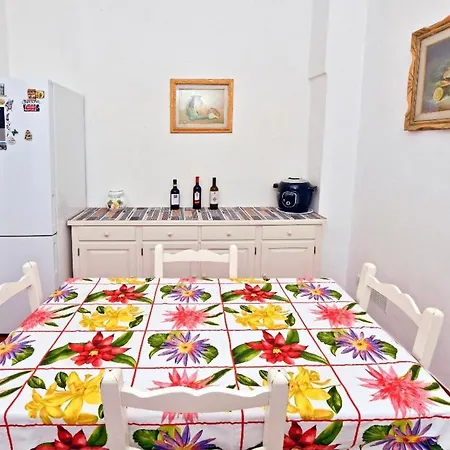 Borgo 98 Guest House Tripla con bagno privato-3