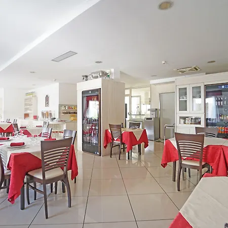 Hotel Pigalle-3